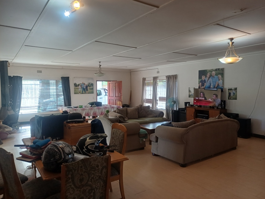 6 Bedroom Property for Sale in Wesselsbron Free State